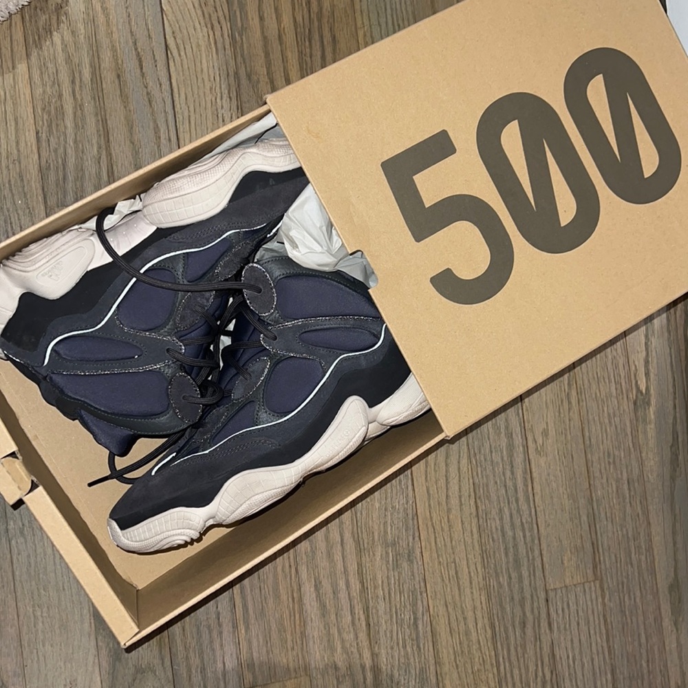 Yeezy 500 black. Good condition.